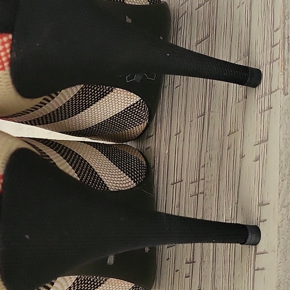 Gorgeous Ladies Boots - Picture 4 of 4